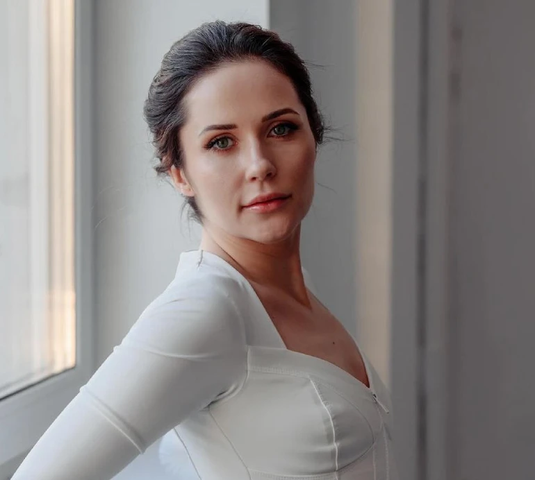 Запалювала на повну: Денисенко в обтислому комбінезоні згадала, як мріяла стати балериною. Фото