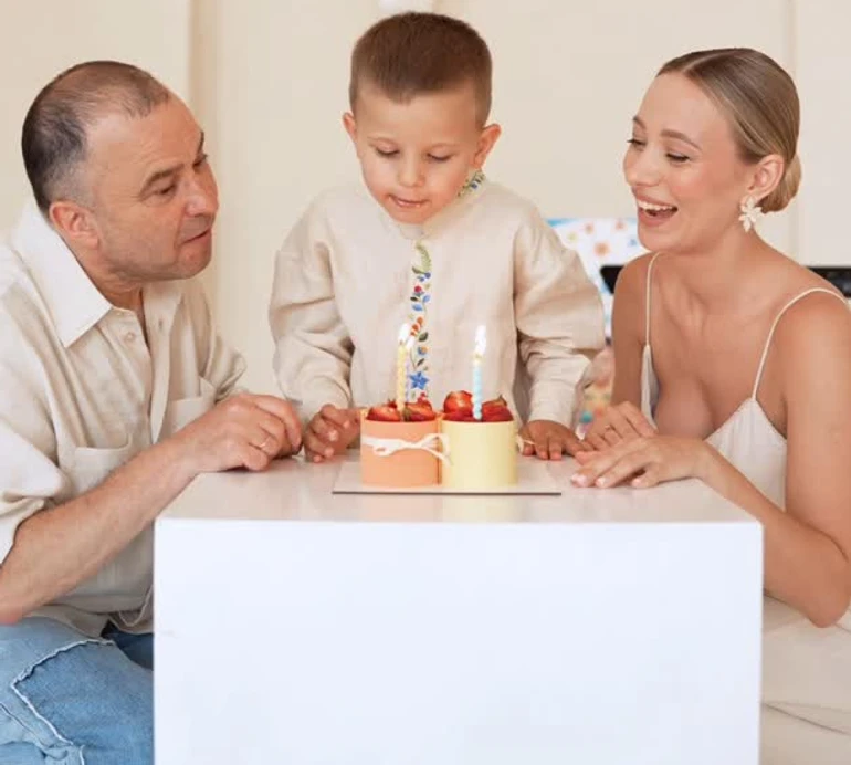 Мій сенс, мій вогник: Репяхова показала, як вони з Павліком синочка у вишиванці з 4-річчям вітали. Відео