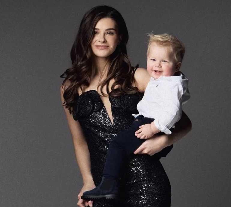 Мама-аніматор: дружина Остапчука показала кумедний бекстейдж зйомки до 1-річчя сина