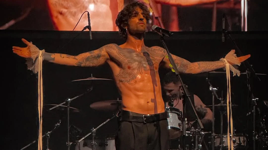 Єфросиніна з сином, Брежнєва в ефектному total black та ошатні Монатіки: зіркові гості концерту Дантеса в Києві