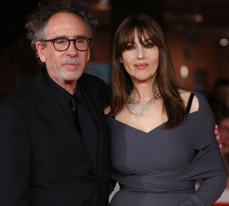 Перший вихід разом: Белуччі із Бертоном пообіймалися на хіднику Римського кінофесту. ФОТО