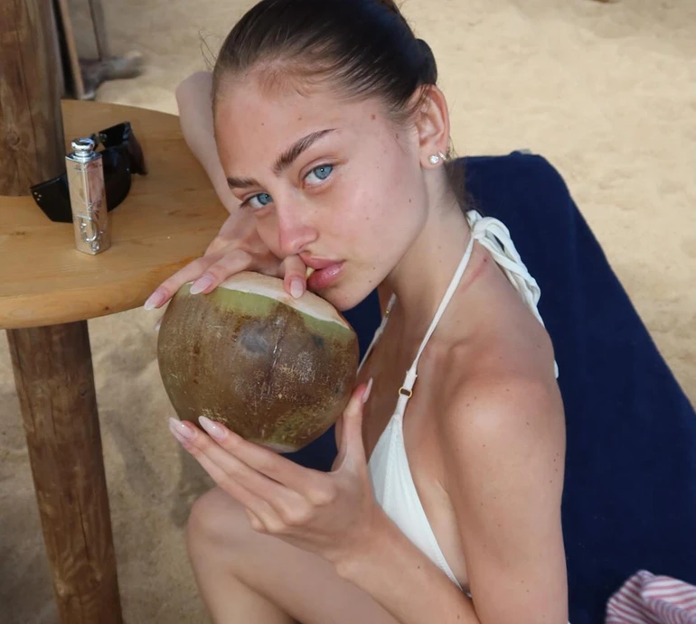 20-річна дочка Клум похизувалася соковитими формами в бікіні та зацілувала бойфренда на відпочинку. Фото