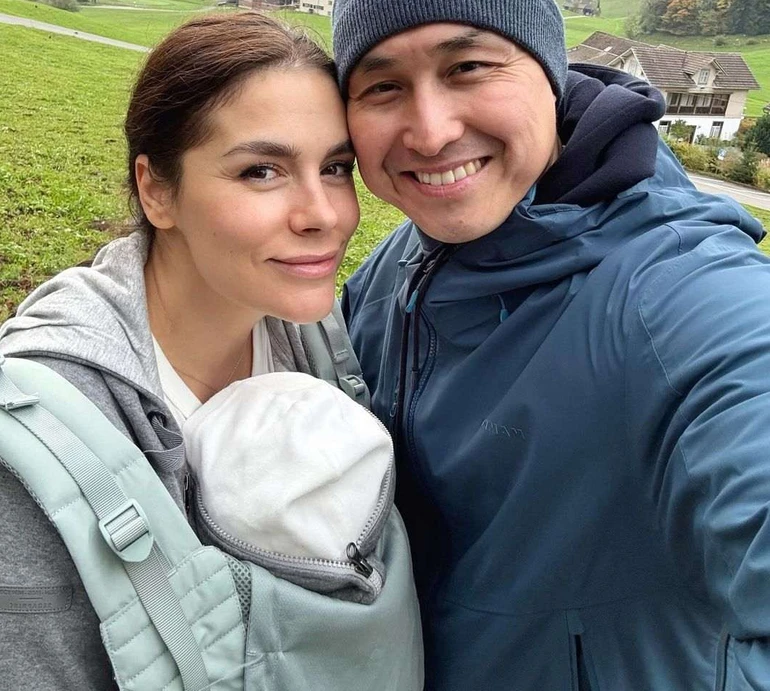 Зараз життя відчувається по-іншому: Онуфрійчук поділилася затишними осінніми кадрами з чоловіком і сином