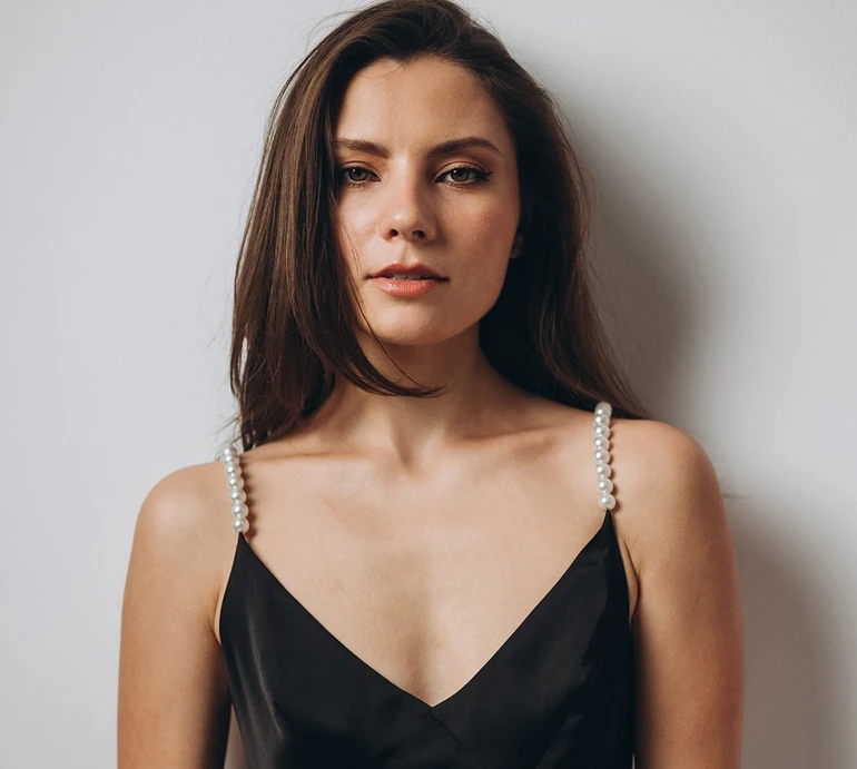 До Щекавиці готові?: Хижняк у спідньому посвітила пружним тілом. Фото