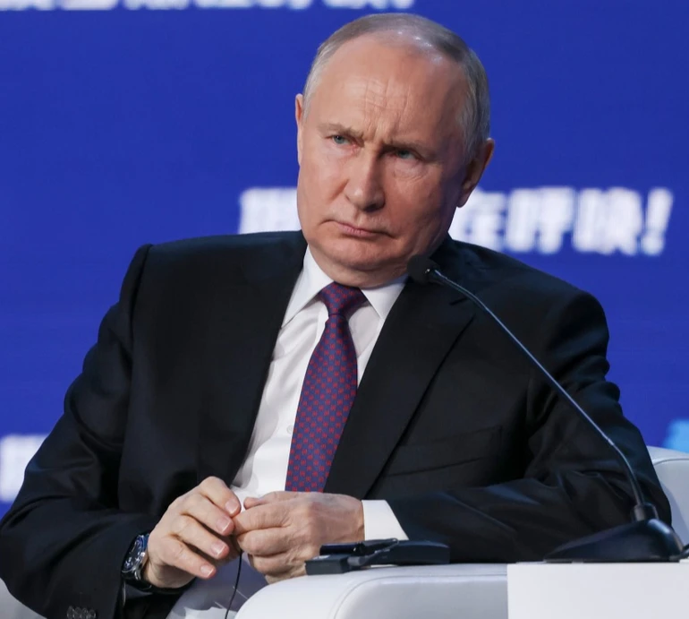 Найсамотніший хлопчик: російський Telegram-канал показав імовірні фото 10-річного сина Путіна