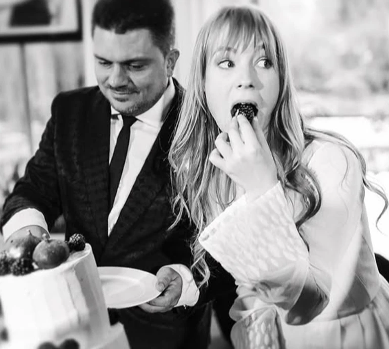 Дякую, моя любов: Тарабарова з нагоди ромашкового весілля пригадала свій розпис з чоловіком. Фото