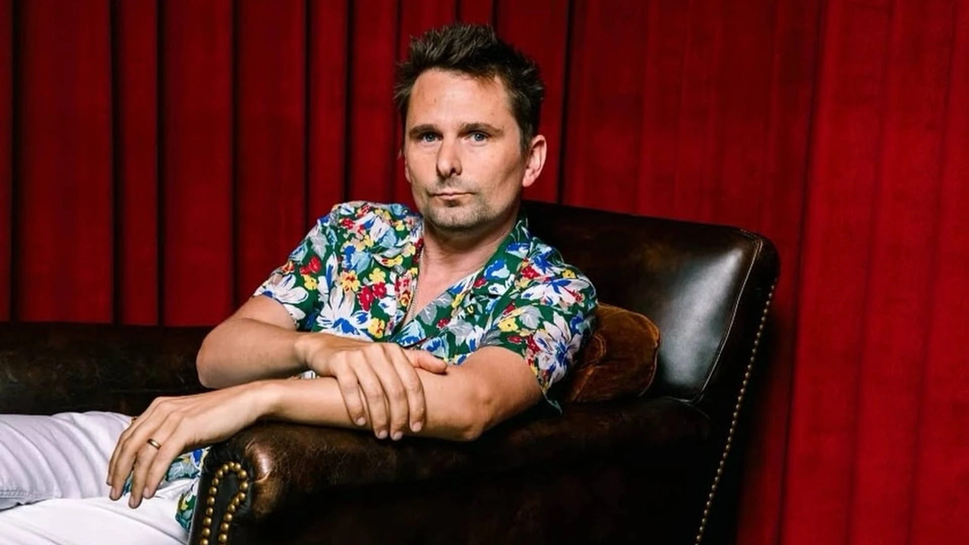 48-річний фронтмен Muse на тлі розлучення з дружиною представив свою нову пасію. Фото