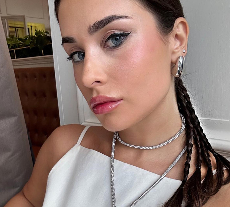 Дочка Філатова показалася в обіймах загадкового чоловіка. ФОТО