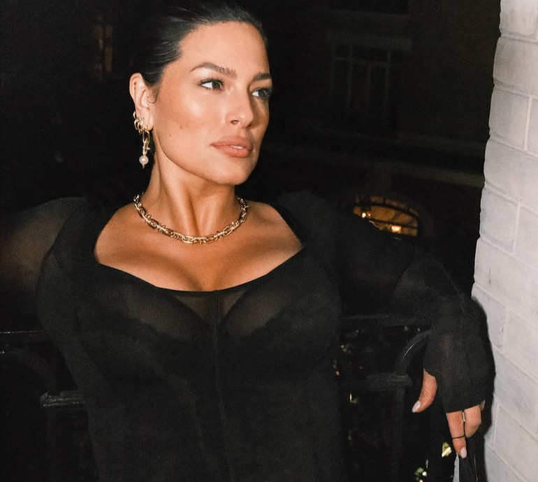 Ешлі Грем у яскравому бікіні насолодилася відпочинком із чоловіком у Маямі. Фото