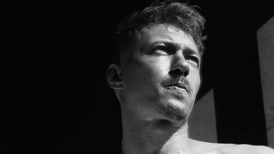 Прекрасний розчесаний грудак: Бакланов із лискучим голим торсом вразив підписників, колег та ексдружину. Фото