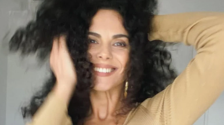 Не втрачайте вогню в очах: Каменських у ланцюгах та з батогом влаштувала зухвалі танці у пустелі для нового кліпу