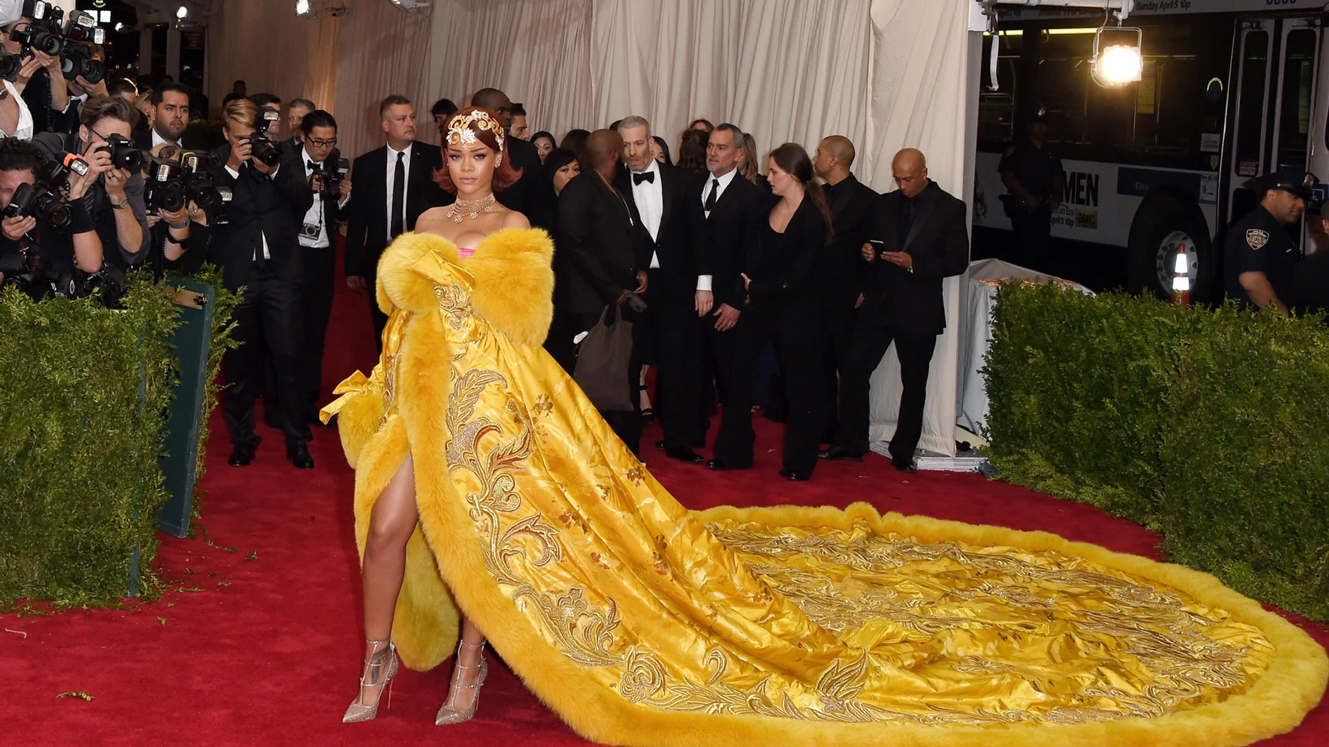 Кіт Джареда Лето, люстра Кеті Перрі і омлет Ріанни: 10 недолугих образів зірок на Met Gala. Фото