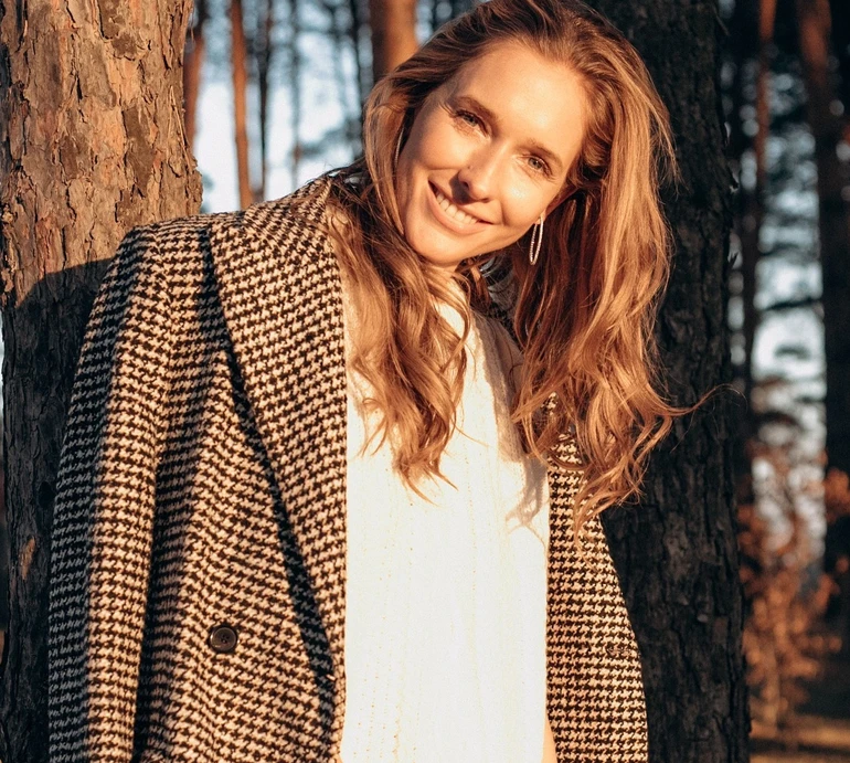 Осадча у ванній заселфилася топлес. Фото