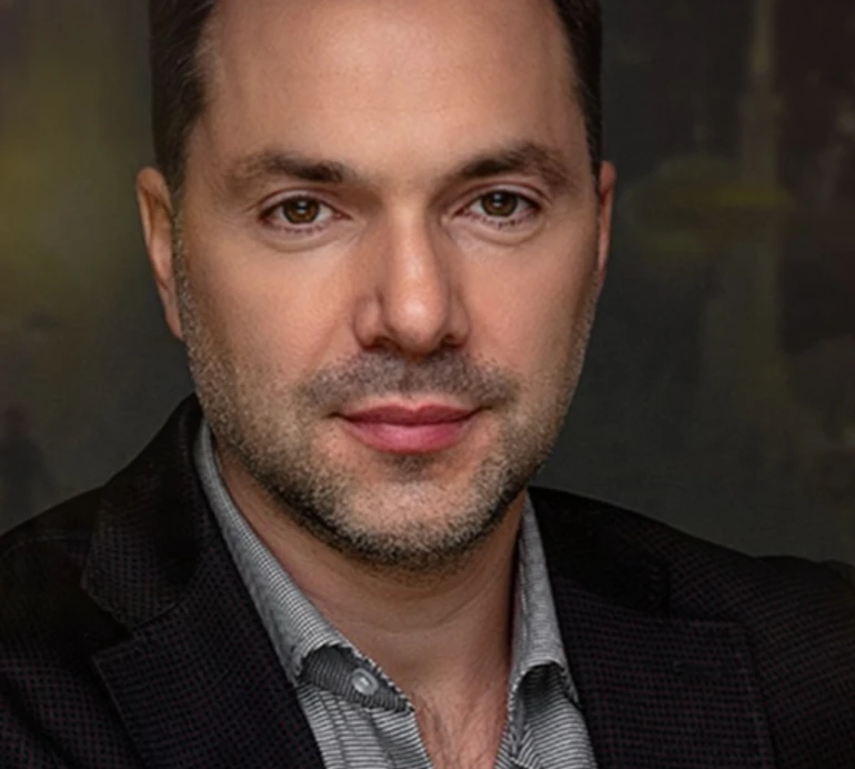 Арестович із дружиною заселфився на тлі гір та зробив заяву про своє громадянство. Фото