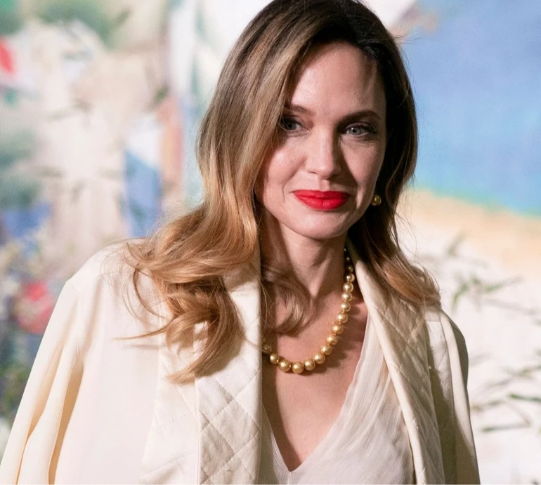 Джолі в Лос-Анджелесі підловили на шопінгу з молодшим сином. Фото