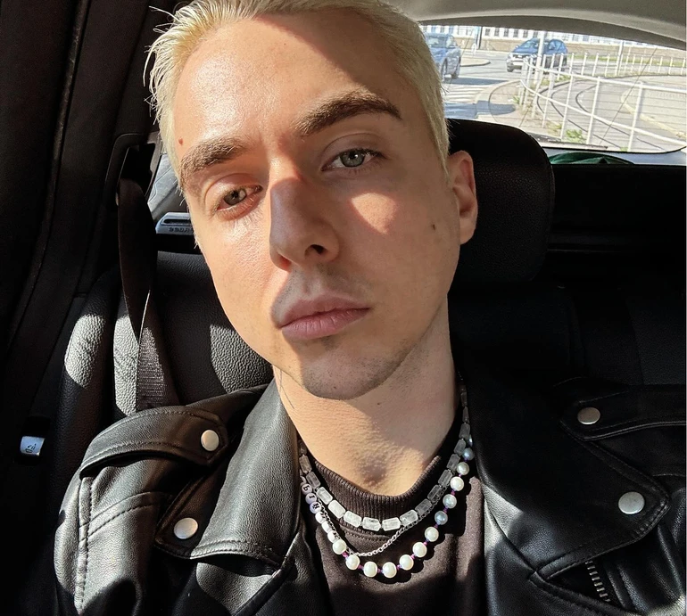 Мelovin на ATLAS 2024 влаштував кривавий перформанс і розказав, для чого шукає не довбой*бів