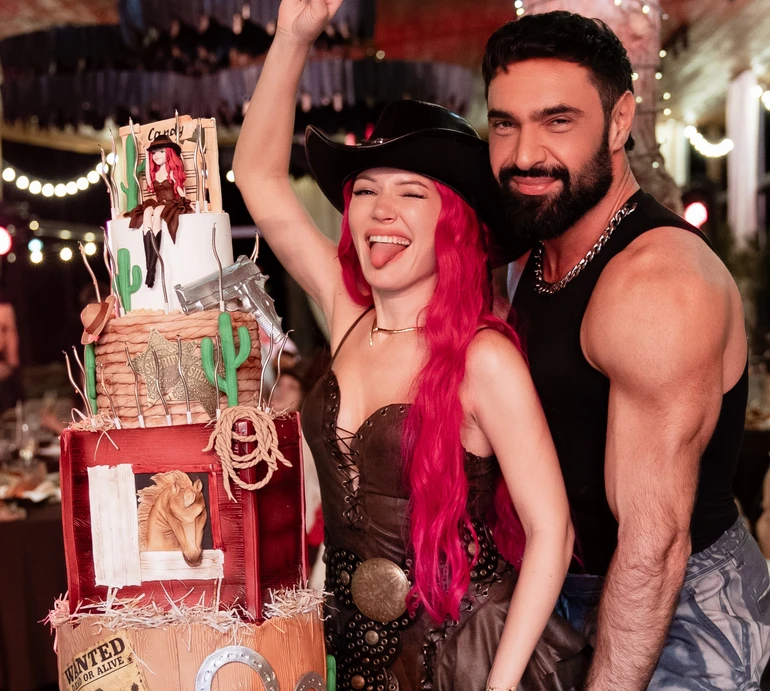 Ковбойка Нікітюк та Козловський із Зібровим: блогерка Candy Superstar на 28-річчя подарувала собі вестерн за 3 мільйони