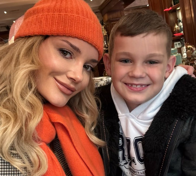 Наче сім'я: Романова на фото свого листопада показалася з Барських та 7-річним сином