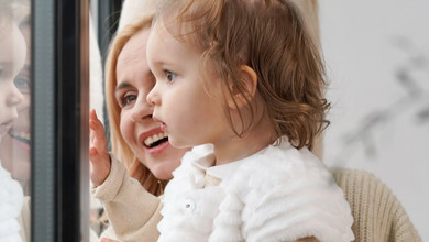 Так щиро радіє: Ребрик замилувала реакцією 1,5-річної доньки на її перший сніг. Відео