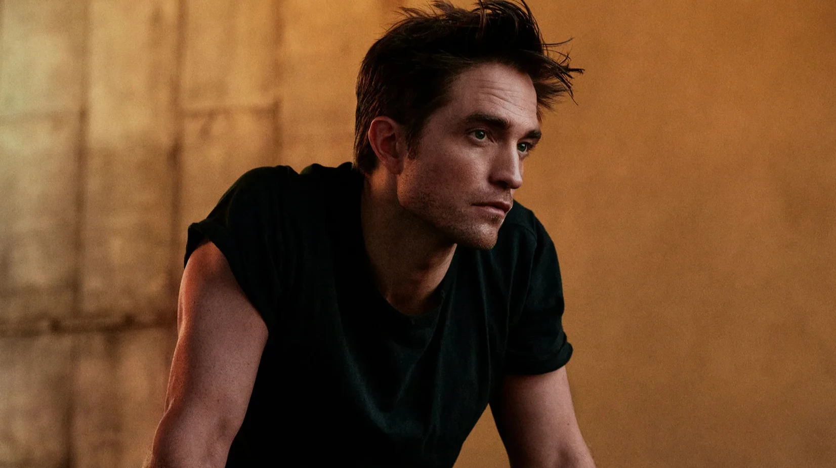 Продаж порножурналів, блювання заради ролі та немите волосся: 10 цікавих фактів про Роберта Паттінсона