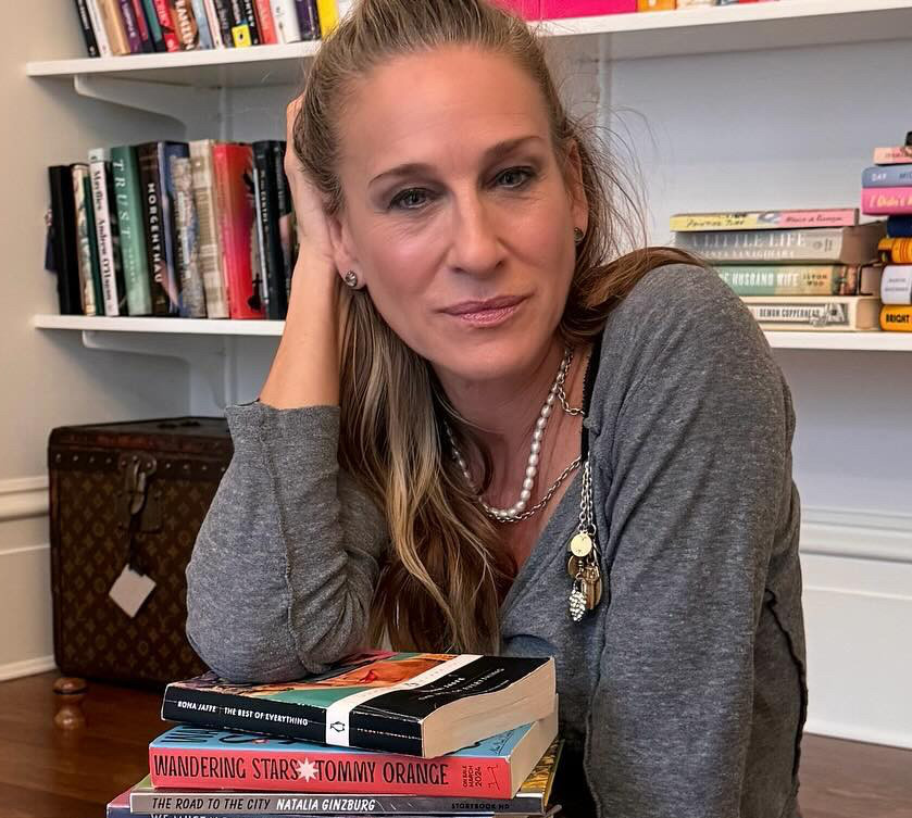 21-річний син Сари Джессіки Паркер показався на прогулянці з батьками. Рідкісне фото