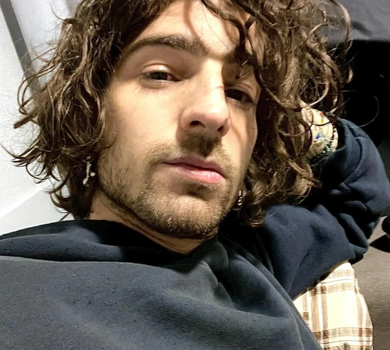 Голоторсий Дантес показав, як змінилося його тіло за 3 тижні підготовки до зйомок. Фото