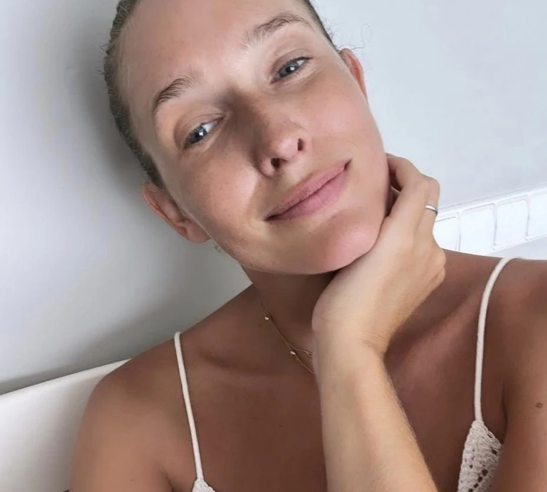 Осадча без мейкапу назвала, що зменшує їй роки на обличчі