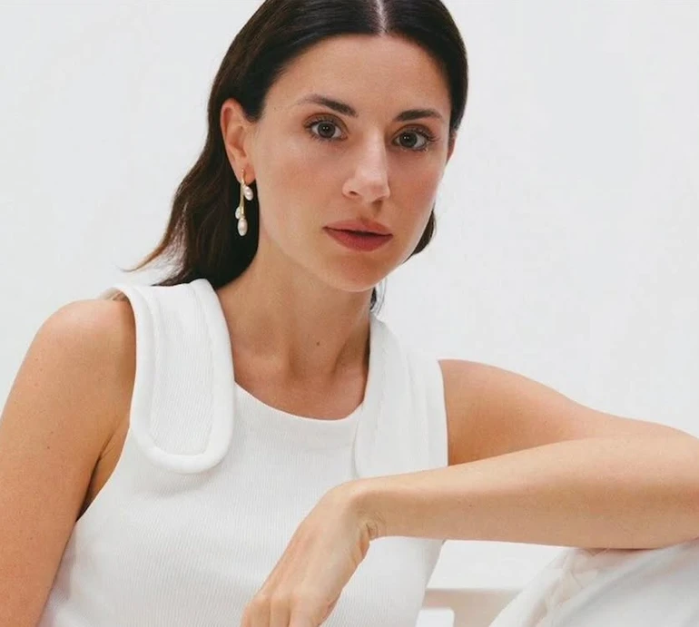 Бевза попозувала у купальнику власного бренду і зазнімкувалася з дочкою в схожих сукнях. Фото