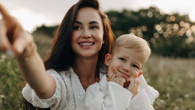 Не уявляю життя без тебе: Парфільєва на честь 2-річчя сина замилувала сімейною зйомкою в полі