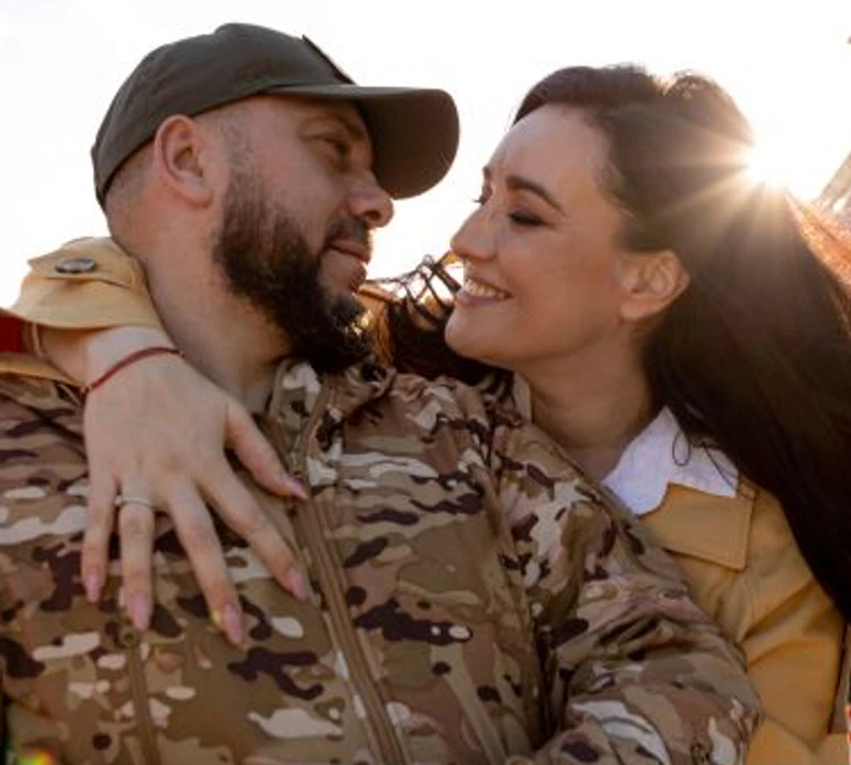 Кохання - це зброя світла: Вітвіцька з нареченим поділилися історією своїх стосунків та романтично прогулялися Києвом