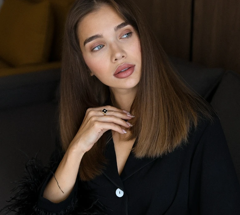 Ні покашляти, ні посміятися: Саша Бо перенесла операцію на животі та показала, як чоловік годував її з ложечки