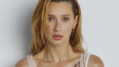 Tayanna у топі на вологе тіло посвітила м'язистим пресом на лаконічних фото