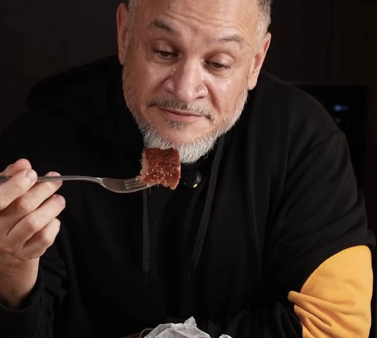 Якщо котлети вже набридли: Хіменес-Браво дав рецепт м'ясного рулета для святкового столу чи сімейної вечері