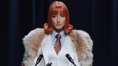 Розкішна і зла: що відомо про 21-річну співачку Grisana