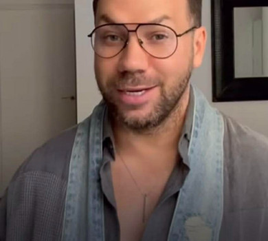 Трендові, що псують фігуру, бембі та класичні сині: Андре Тан назвав топ-7 джинсів цієї зими. Фото