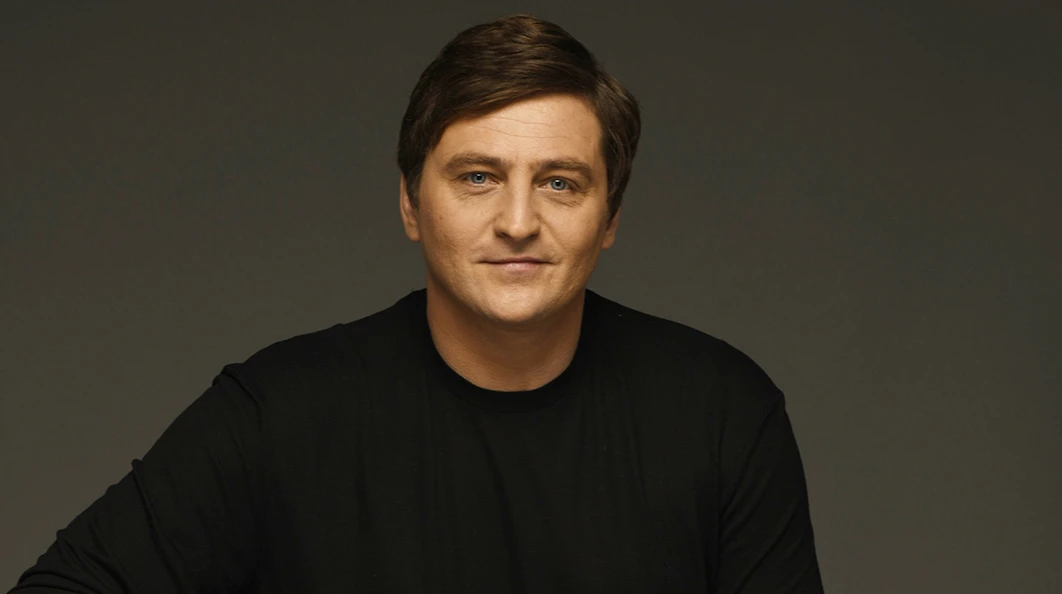 Конфлікт із батьком, застій у кар’єрі та 17 років шлюбу: цікаве про актора В'ячеслава Довженка, який одружується вдруге