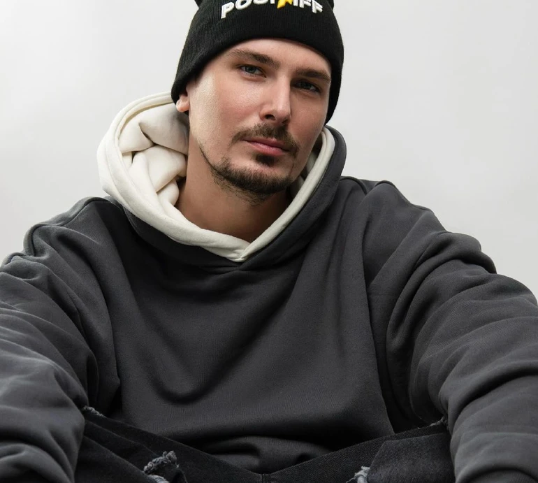 Ніколи не був жадібним: POSITIFF розказав про найдорожчий подарунок для жінки та чи спілкується з ексдружиною