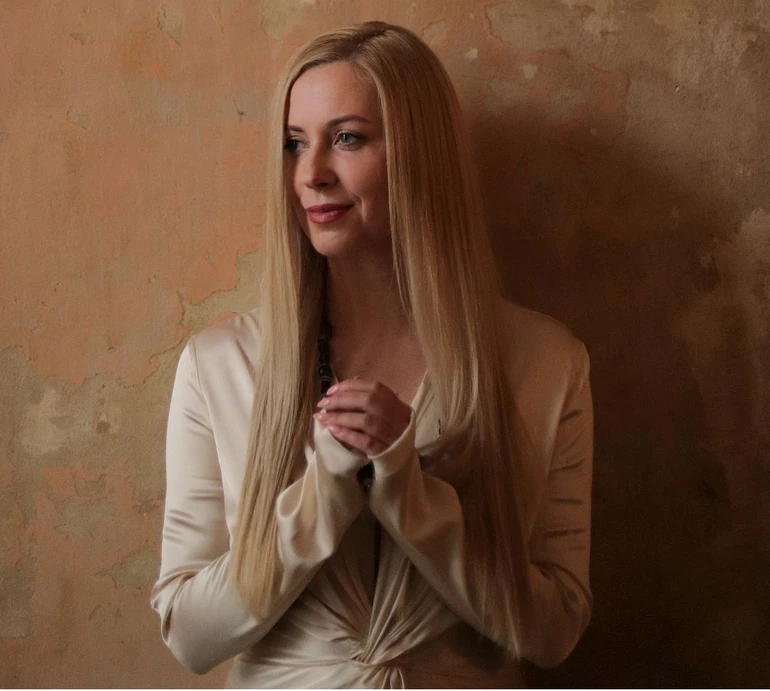 Ти - це я: Тоня Матвієнко у новій пісні відтворила голос мами за допомогою штучного інтелекту. Відео