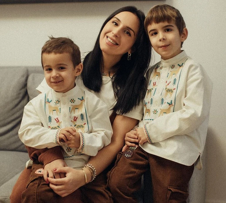 З квітами, кроликами та курчатами: Джамала замилувала синами на святкових фото