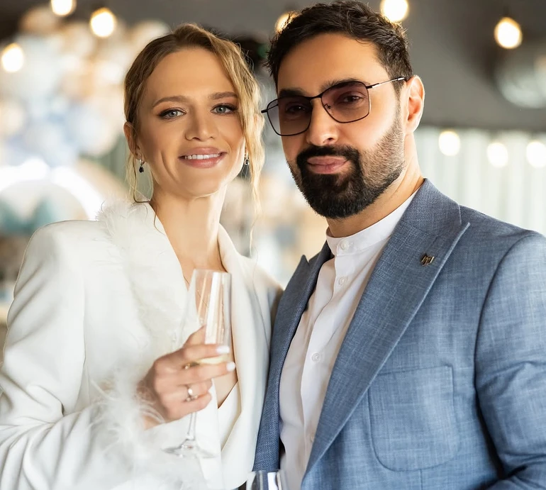 Іменинник у короні та ведмеді: Козловський із дружиною влаштували пишне свято на честь 1-річчя сина. Фото