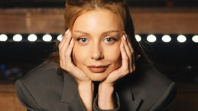 Кароль у корсетах оголила рельєфні плечі та заселфила свою усмішку Джоконди