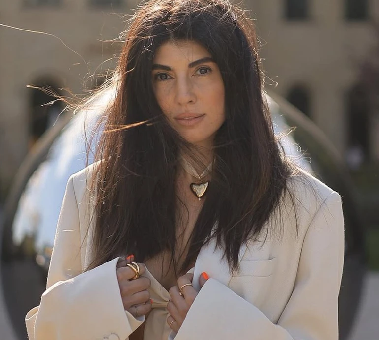 Мусіна у шкіряному корсеті та з келихом показала, як дякує собі напередодні 42-річчя