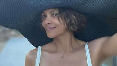 Холлі Беррі в купальнику та крислатому капелюсі наробила стильних фото на тлі пустелі