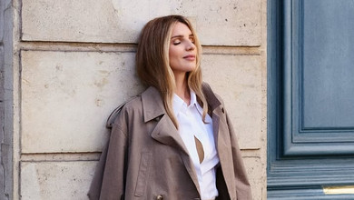 Сільченко у тренчі та кришталевому міні посвітила ніжками на паризьких вулицях