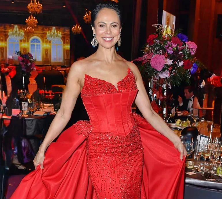 Ексдружина Кличка у червоному кутюрі потанцювала з незнайомцем на своєму першому в житті балу