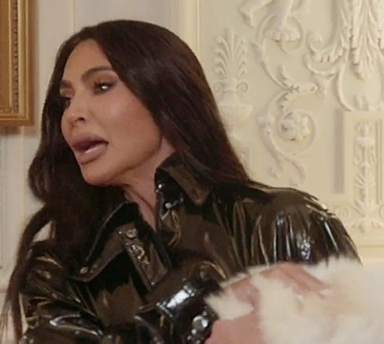 Як Кардашян із кішкою Лагерфельда подружилася (ні). Епічне ВІДЕО