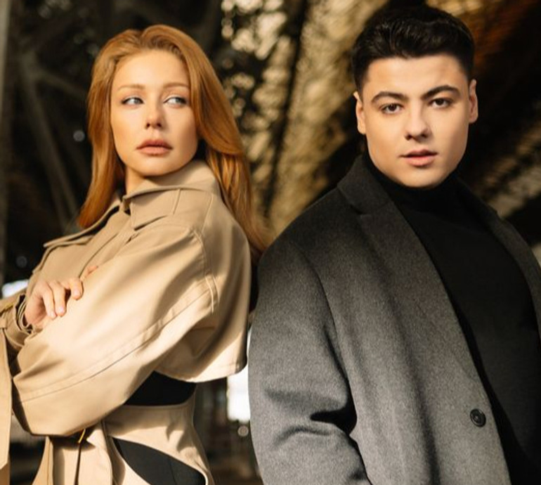 Стерва: Кароль і SHUMEI заспівали на львівському вокзалі про пристрасне кохання. Відео