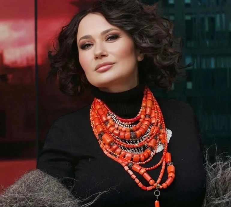 Мозгова відреагувала на заручини старшої доньки з дівчиною