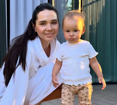 1-річна донька Кота і Татарінцевої замилувала мережу енергійними танцями. Відео