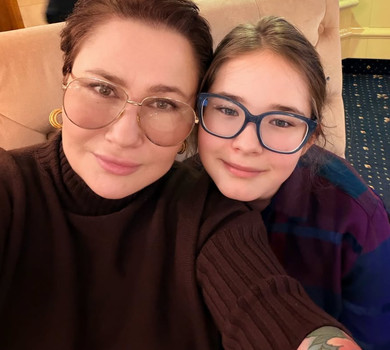 Мозгова долучилася до вірусного тренду милим фото меншої донечки 10-річної давнини